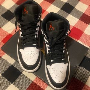 Jordan 1 mid. Black/white/chili red. Mens 12.5